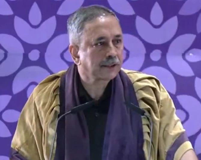 IIT रुड़की दीक्षांत समारोह: लेफ्टिनेंट जनरल सुब्रमणि ने छात्रों को दिया 'DHARA' मंत्र