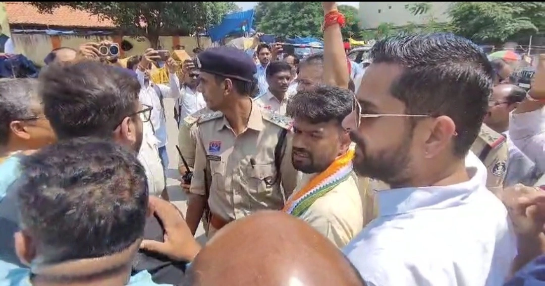 पीएम मोदी के जन्मदिन पर जगदलपुर में हंगामा: सवा लाख दीयों के उत्सव पर भिड़े भाजपा और कांग्रेस कार्यकर्ता