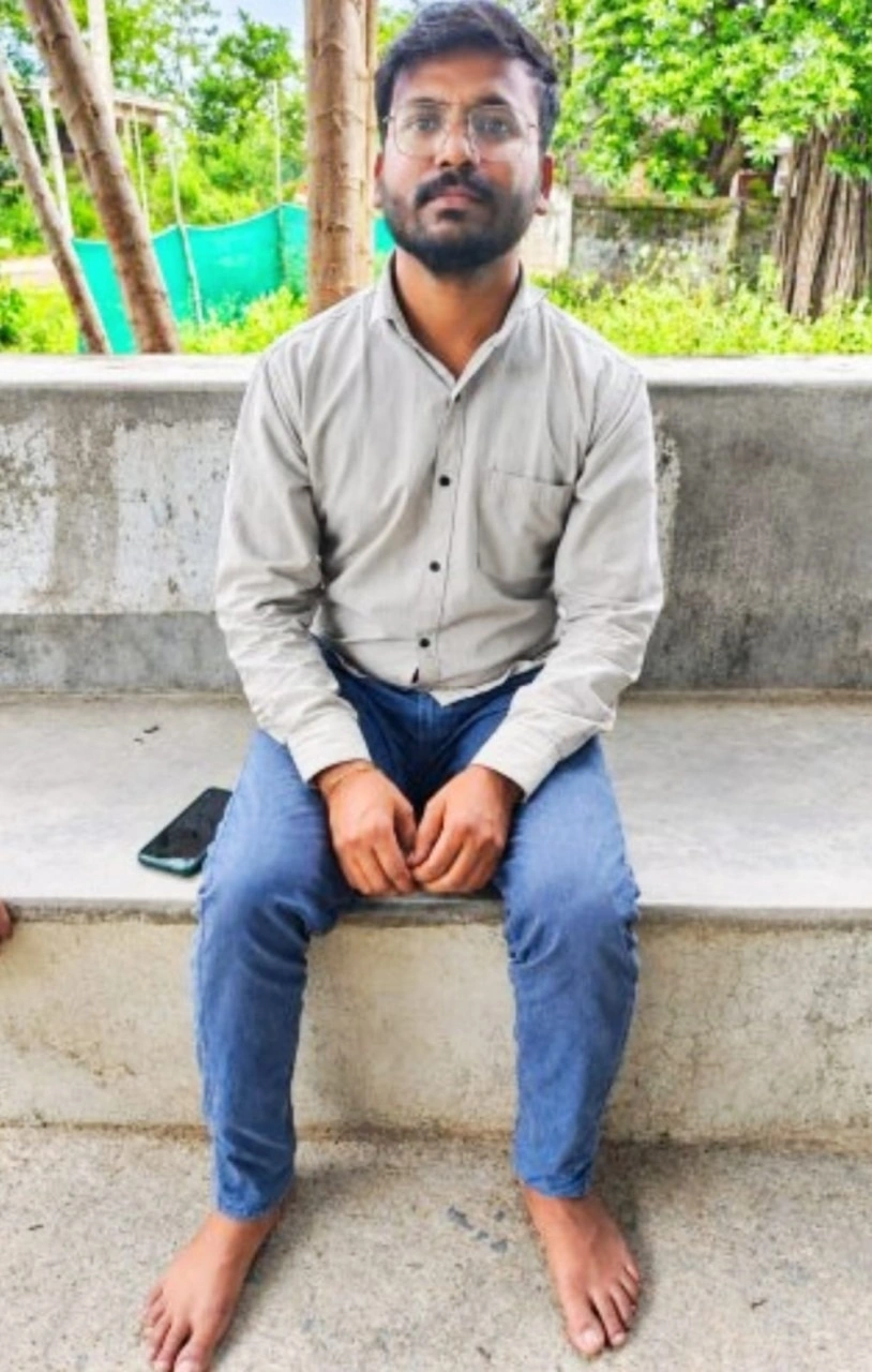 कलाई की हड्डियां टूटीं तो आयुष्मान कार्ड बना सहारा, बलरामपुर के किसान का 56 हजार का मुफ्त ऑपरेशन