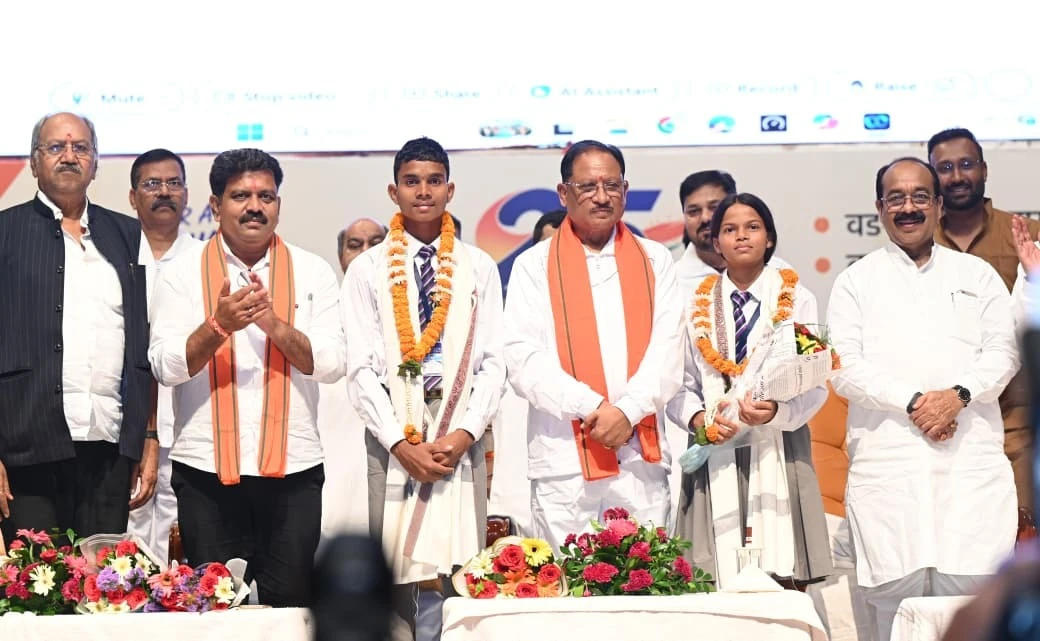 वडनगर से वाराणसी निकली 1200 युवाओं की सेवा संकल्प यात्रा पहुंची रायपुर