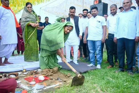 भैयाथान में 34.15 करोड़ की सड़कों का भूमिपूजन, मंत्री लक्ष्मी राजवाड़े ने रखी आधारशिला