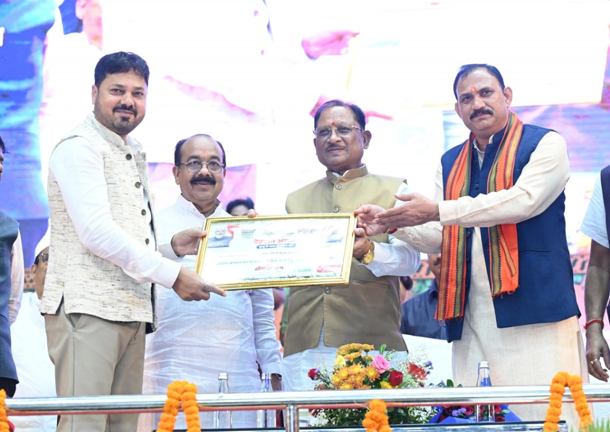 1000 महिलाओं ने किया रक्तदान से बना विश्व रिकॉर्ड