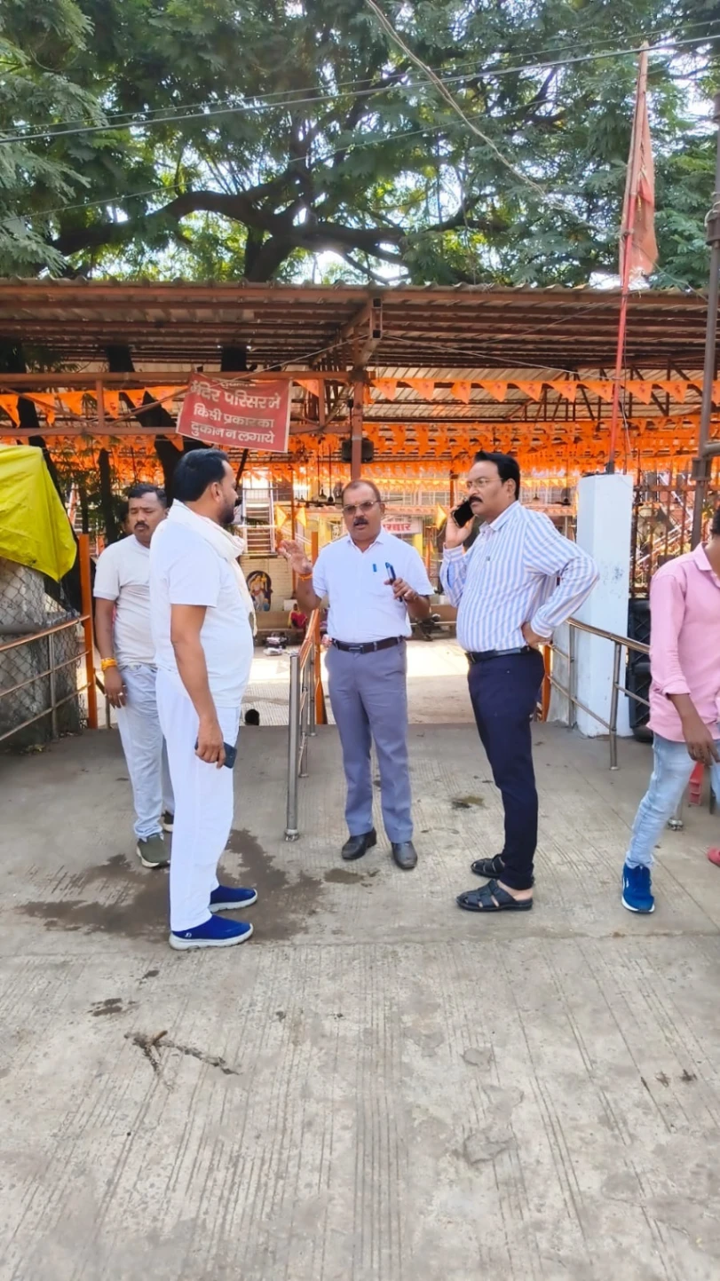 दुर्गा पूजा की धूम के बीच बिरगांव निगम मुस्तैद, महापौर ने बंजारी मंदिर क्षेत्र में परखी व्यवस्था