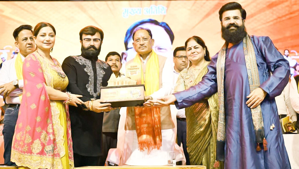 मुख्यमंत्री विष्णुदेव साय रायपुर में गरबा और दुर्गा पूजा कार्यक्रम में