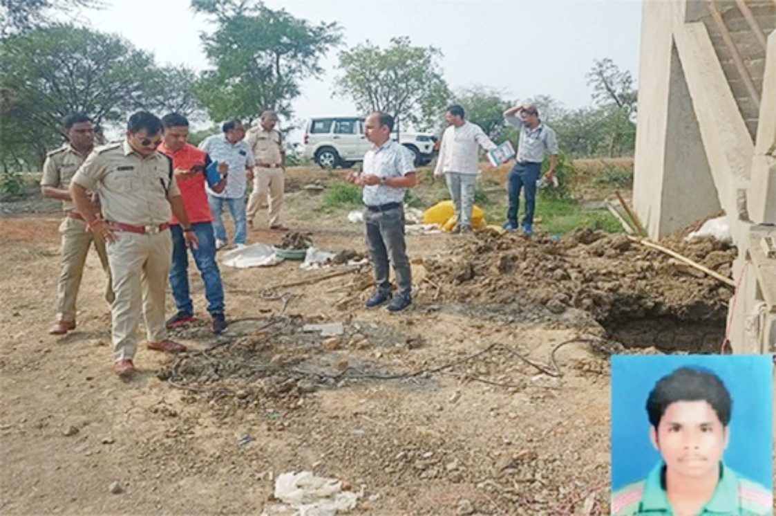 बोर को चालू करते ही बोर में हुआ बारुदी विस्फोट, युवक की मौत
