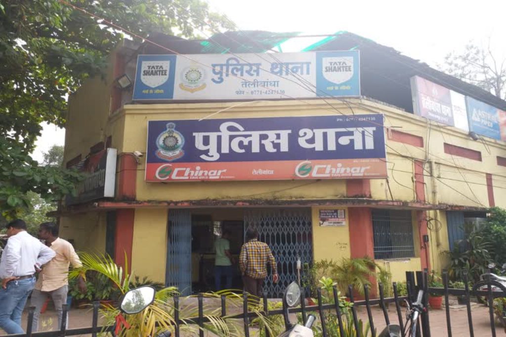 पैसे निकालने को लेकर 2 युवकों के बीच हुई मारपीट, दर्ज हुई एफआईआर