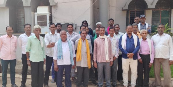 धमतरी में घास जमीन की अवैध बिक्री का मामला, ग्रामीणों ने अपर कलेक्टर से की शिकायत