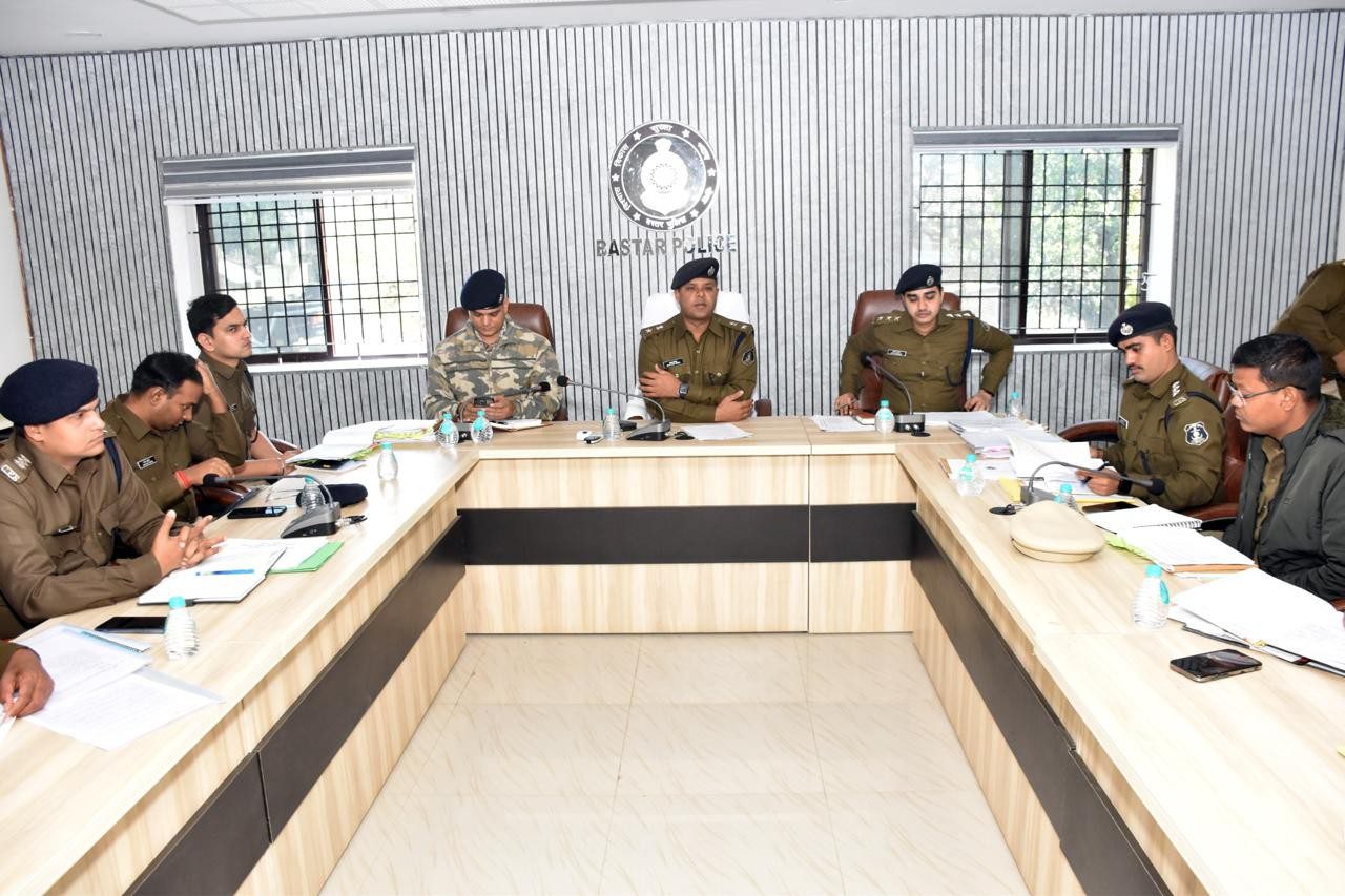 क्राइम मीटिंग में एसपी शलभ कुमार सिन्हा ने दिए सख्त निर्देश: अपराधियों पर होगी सख्त कार्रवाई