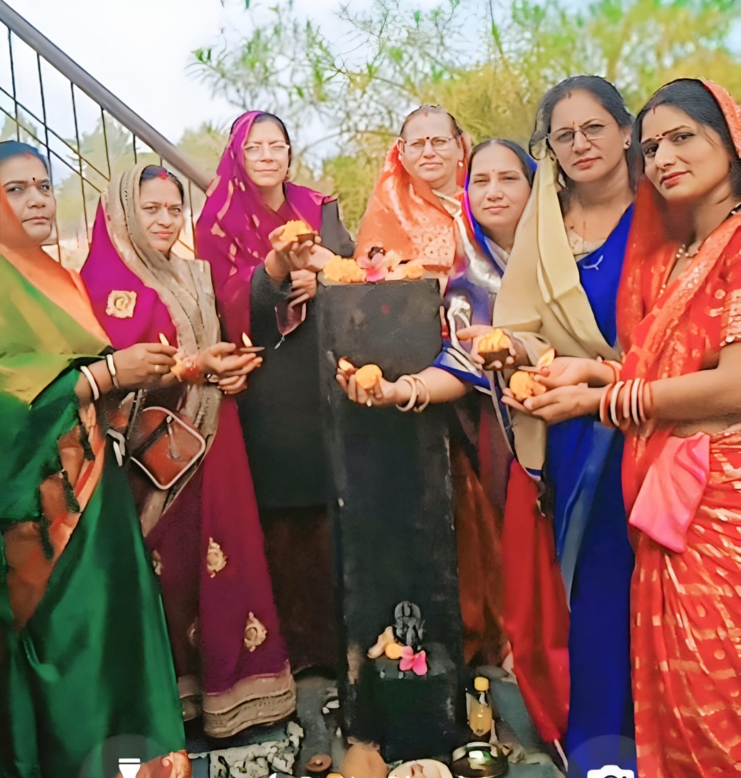 304 साल पुराने कुलदेवी मंदिर में मकर संक्रांति पर विशेष पूजन, तिल के लड्डू और खिचड़ी का वितरण