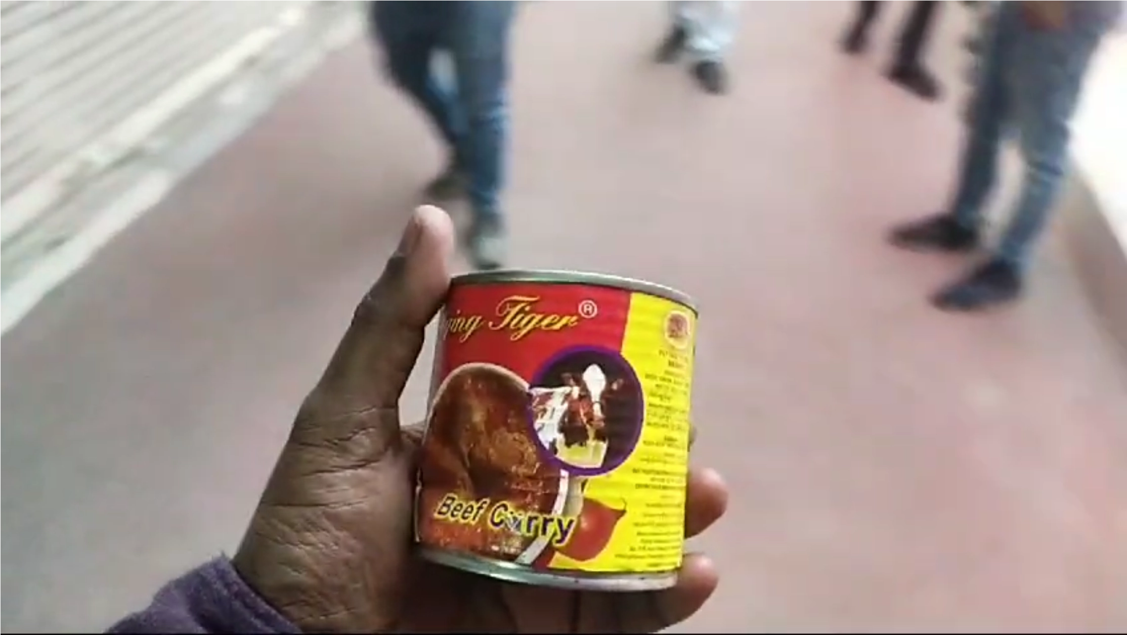 रायपुर के बीचोबीच दुकान में मिला गौ मांस, विश्व हिंदू परिषद और बजरंग दल ने की कार्रवाई