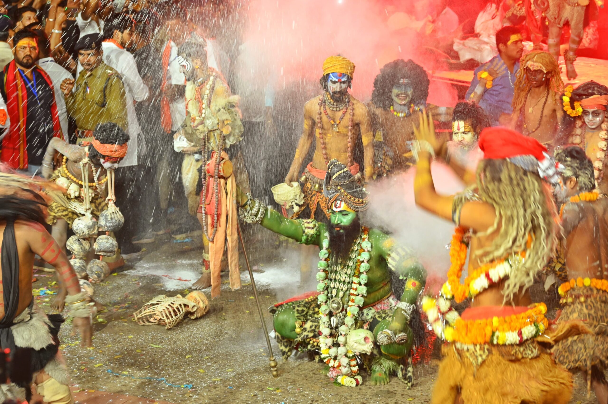 बोल बम सेवा समिति की शिव जी की बारात में शामिल हुए डॉ रमन सिंह, विविध झांकियों की प्रस्तुति ने दिलाया रोमांच