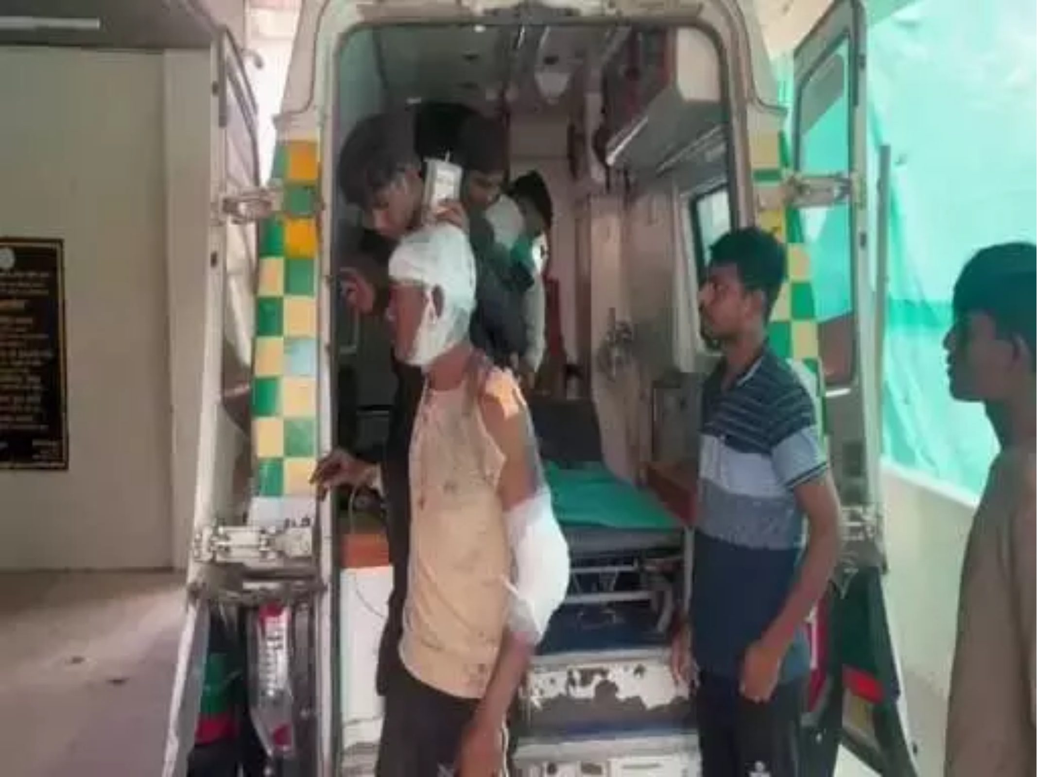 शादी समारोह में जा रही धुमाल पार्टी की माजदा पलटी, 6 लोग घायल