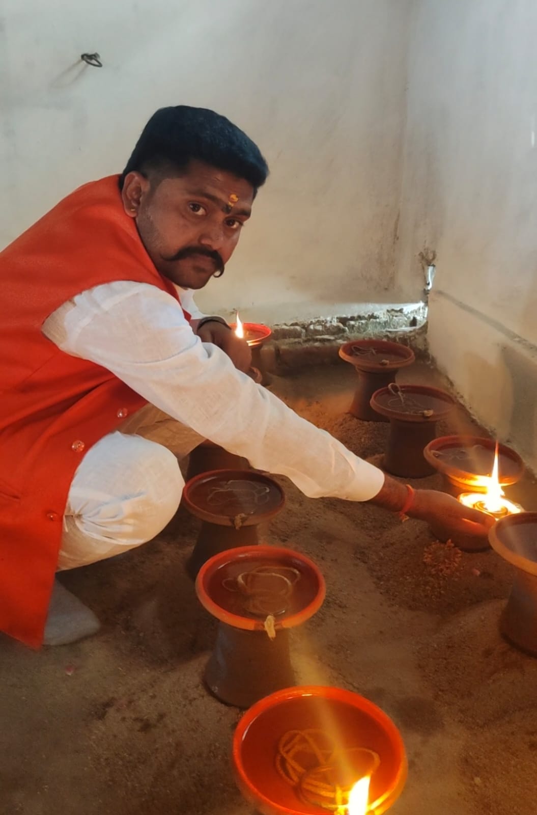 चैत्र नवरात्रि के मौके पर जोत प्रज्वलित करने पहुंचे भाजपा किसान नेता अशवंत तुषार साहू