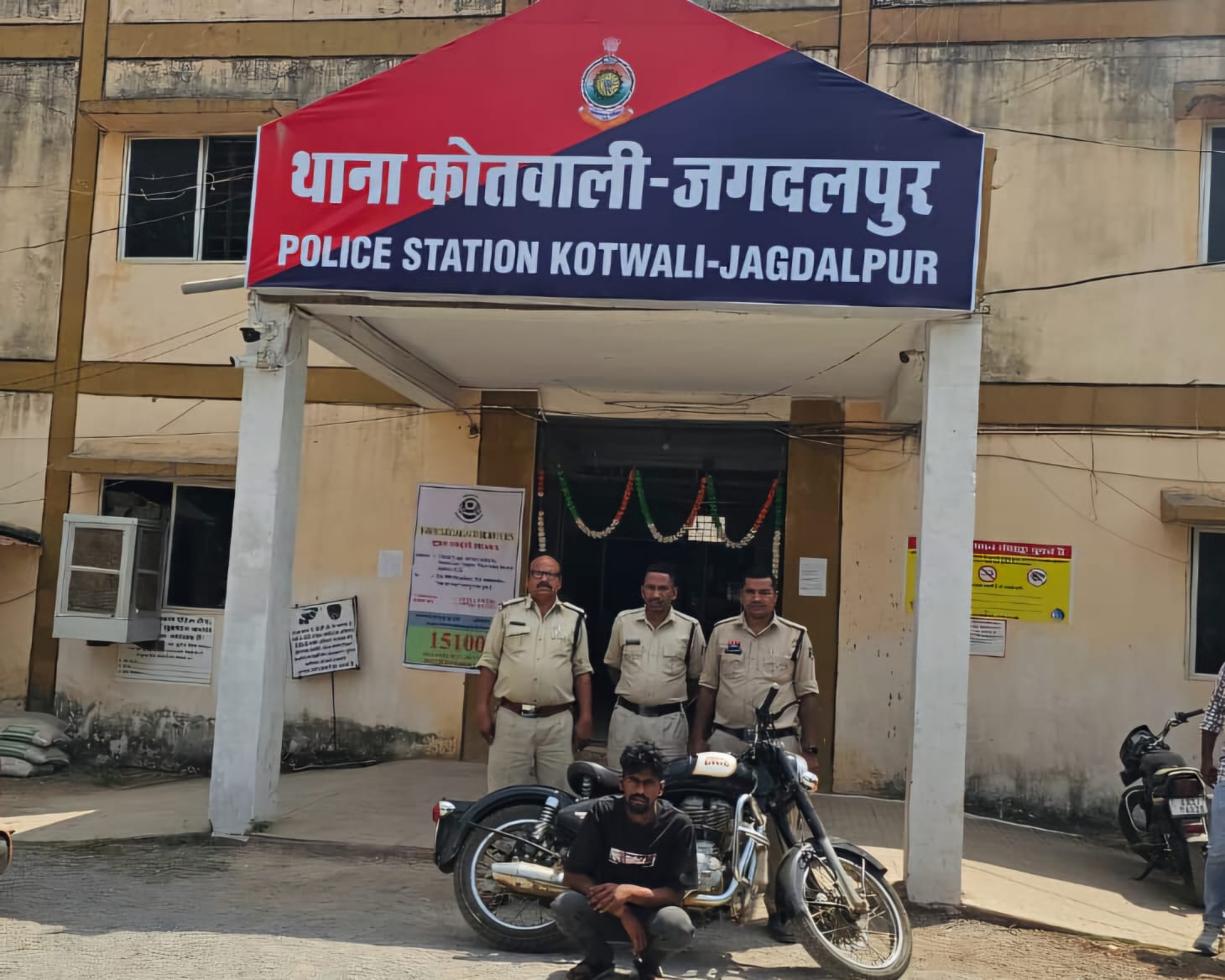 24 घंटे में बस्तर पुलिस ने पकड़ा मोटरसायकल चोर, बुलेट और मोबाइल की बरामदगी