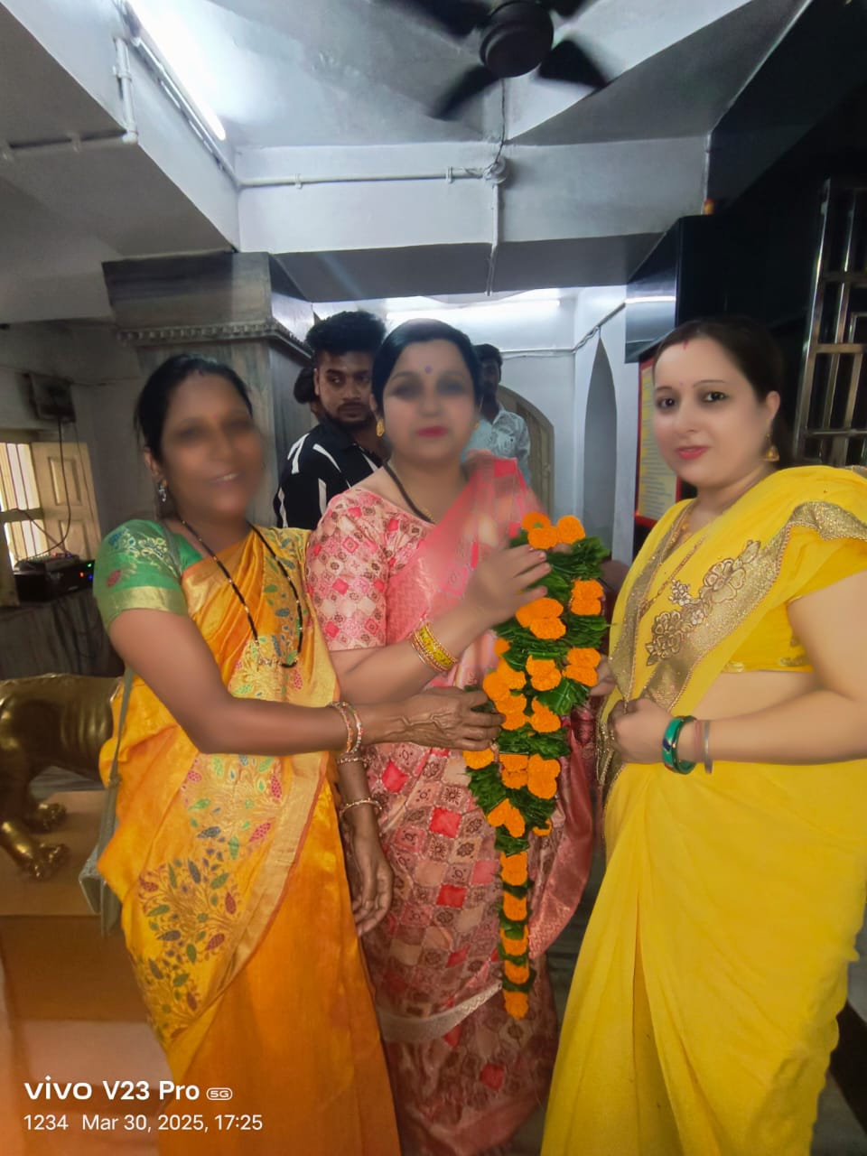 हिन्दू नववर्ष के अवसर पर मंदिरों और घरों में सजाए गए दीप और बंदनवार, समग्र ब्राह्मण परिषद् ने मनाया विक्रम संवत 2082 का स्वागत