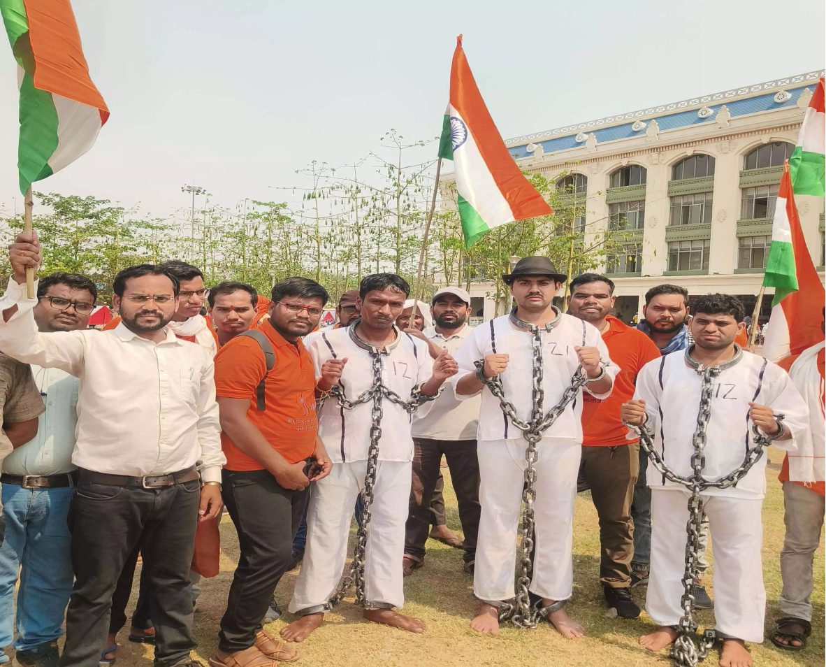 शहीद दिवस पर बी.एड. प्रशिक्षित सहायक शिक्षकों का अनूठा श्रद्धांजलि मार्च, सरकार से सेवा सुरक्षा और समायोजन की मांग