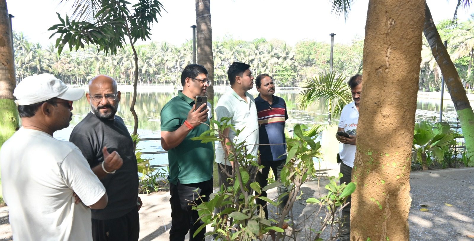 भेलवा तालाब के दीमकों से ग्रस्त पेड़ों को बचाने के लिए नगर निगम की अनूठी पहल
