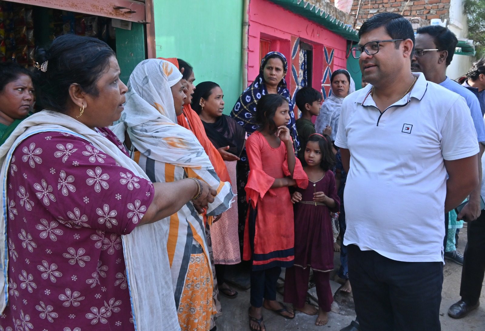 पीलिया और डायरिया प्रभावित क्षेत्र का निरीक्षण करने पहुंचे आयुक्त