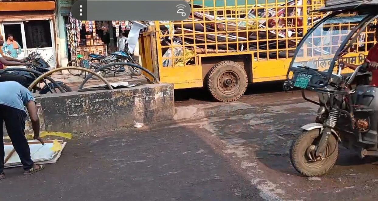 भिलाईनगर में अवैध बैनर, पोस्टर, होर्डिंग हटाने की कार्यवाही तेज