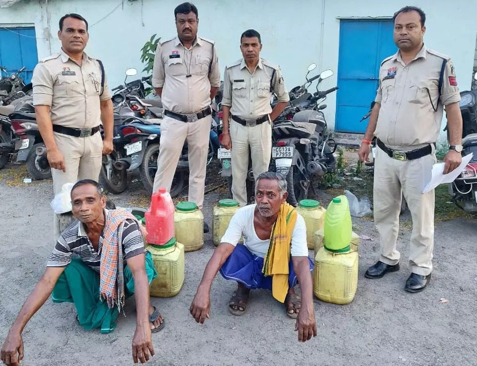 अवैध शराब के विरुद्ध कोतरारोड़ पुलिस की बड़ी कार्रवाई, दो आरोपियों से 90 लीटर महुआ शराब जब्त