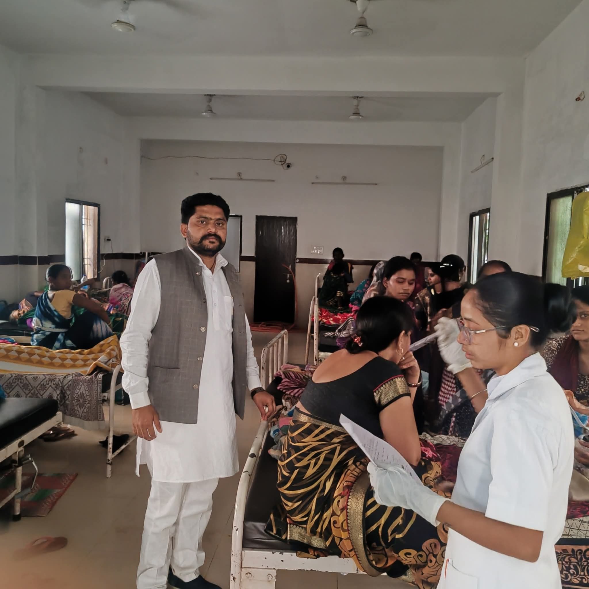 डॉक्टरों की मनमानी से बेहाल मरीज: ओपीडी समय में नदारद डॉक्टर, निजी प्रैक्टिस में व्यस्त: अशवंत तुषार साहू