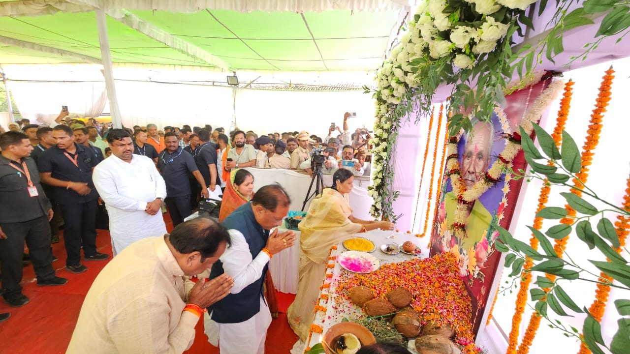 मुख्यमंत्री श्री साय ने स्व. श्री मोहन लाल कुंभकार को दी श्रद्धांजलि