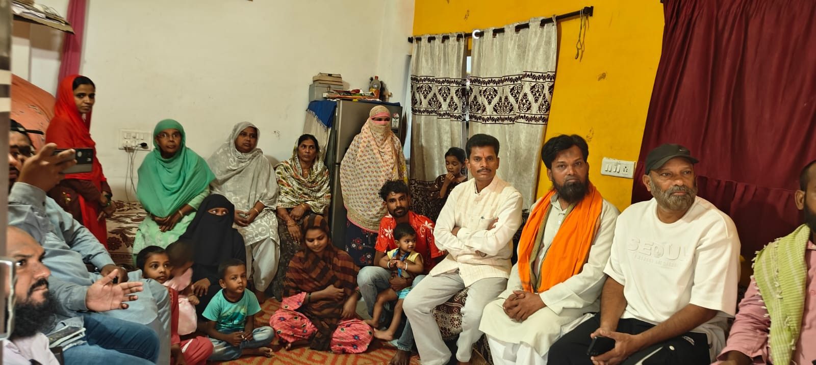 पीएम मोदी की मन की बात सुन भावुक हुए कार्यकर्ता, 'मां के नाम एक पेड़' अभियान से जुड़ने का लिया संकल्प