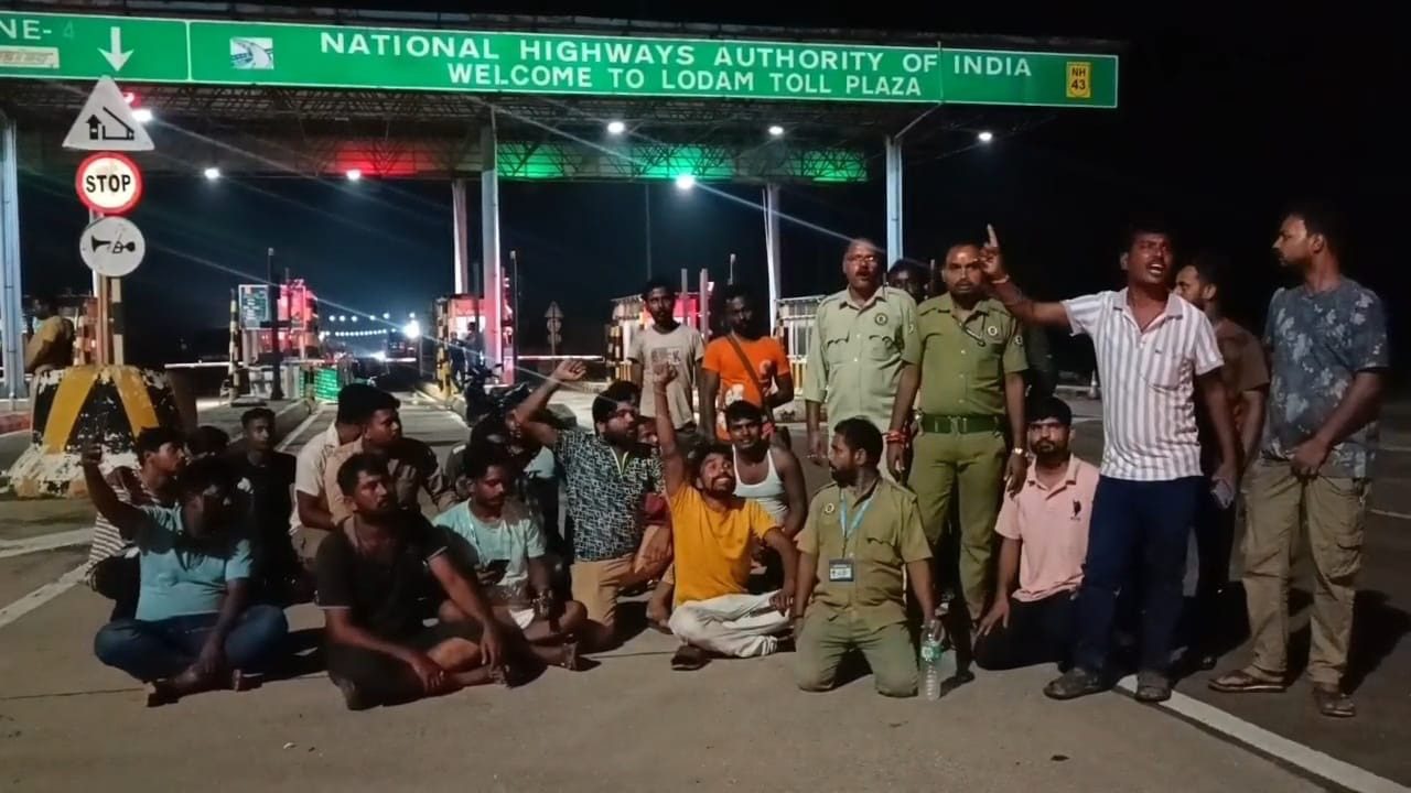 लोदाम टोल प्लाजा पर गरमाया माहौल: अवैध वसूली के खिलाफ ड्राइवरों का हल्लाबोल, नेशनल हाईवे पर चक्का जाम