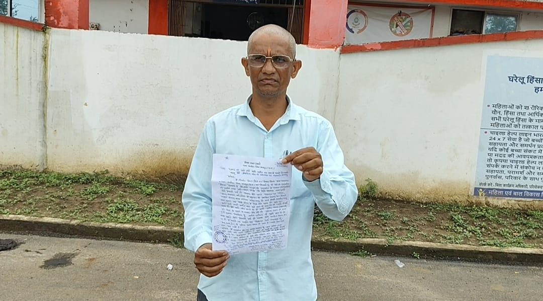 शराब कोचिए की मां ने पत्रकार को दी गाली और जान से मारने की धमकी