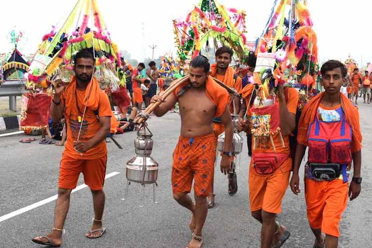 भगवा रंग में क्यों रंगे होते हैं कांवड़िये? जानिए इसके पीछे का गहरा रहस्य