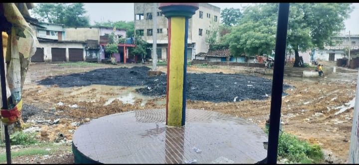 सांकरा का अटल चौक बेहाल: जिम्मेदारों को नहीं कोई ख्याल!