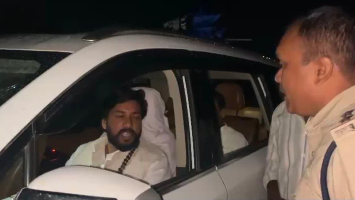 नवागढ़ में आरंग विधायक गुरु खुशवंत साहेब की गाड़ी पर हमला, बाल-बाल बचे
