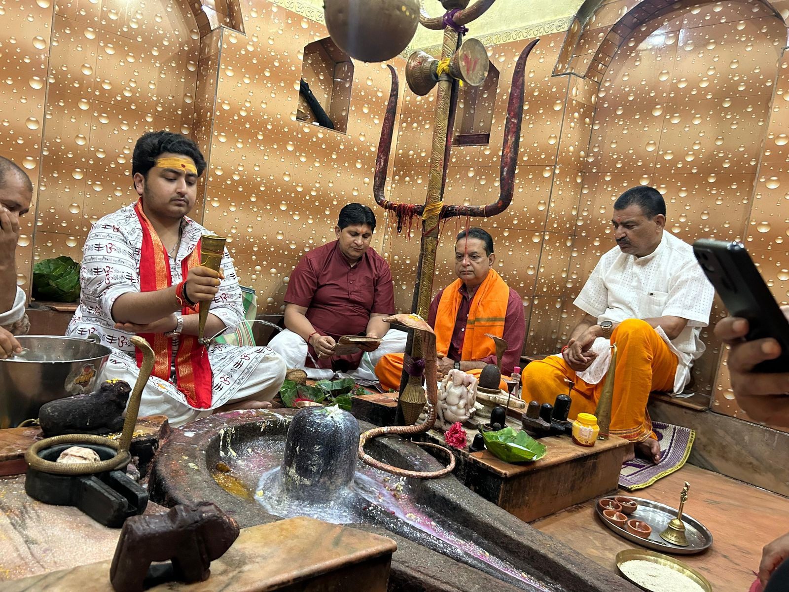 नाग पंचमी पर गूंजा 'हर हर महादेव': जशपुर के ऐतिहासिक मंदिर में भव्य रुद्राभिषेक