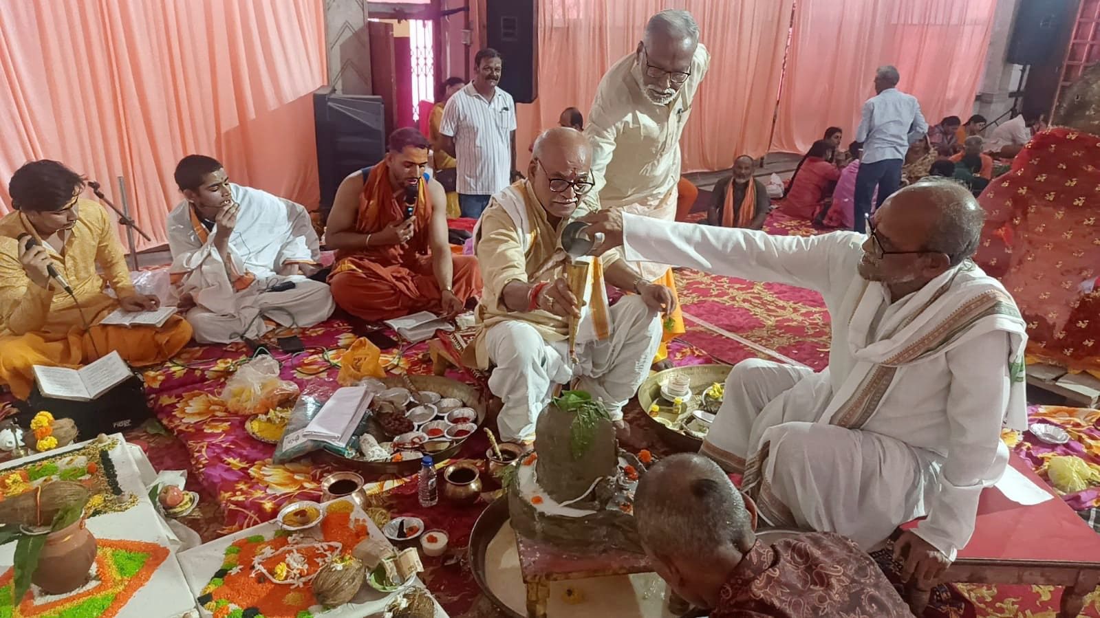 बुध प्रदोष पर 11 हजार पार्थिव शिवलिंगों का निर्माण, रुद्राभिषेक से भक्तिमय हुआ महामाया मंदिर