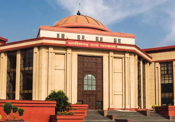 हाईकोर्ट ने पलारी कॉलेज के सहायक प्राध्यापक का निलंबन किया रद्द , बताया दुर्भावनापूर्ण
