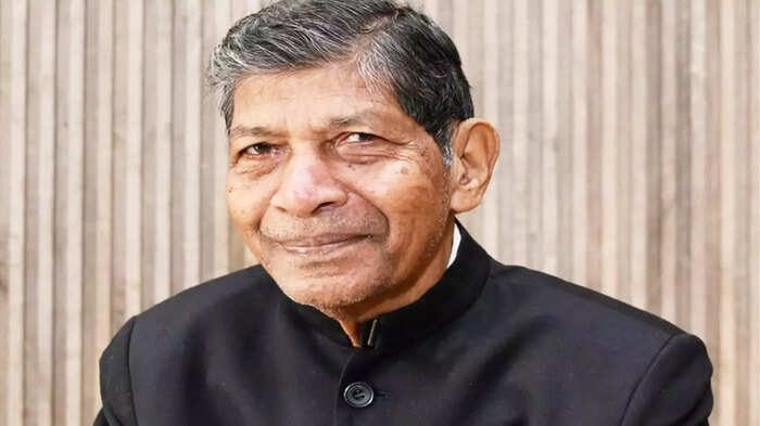 पूर्व गृहमंत्री कंवर 'नजरबंद': कलेक्टर के खिलाफ धरना रोकने का लगाया आरोप