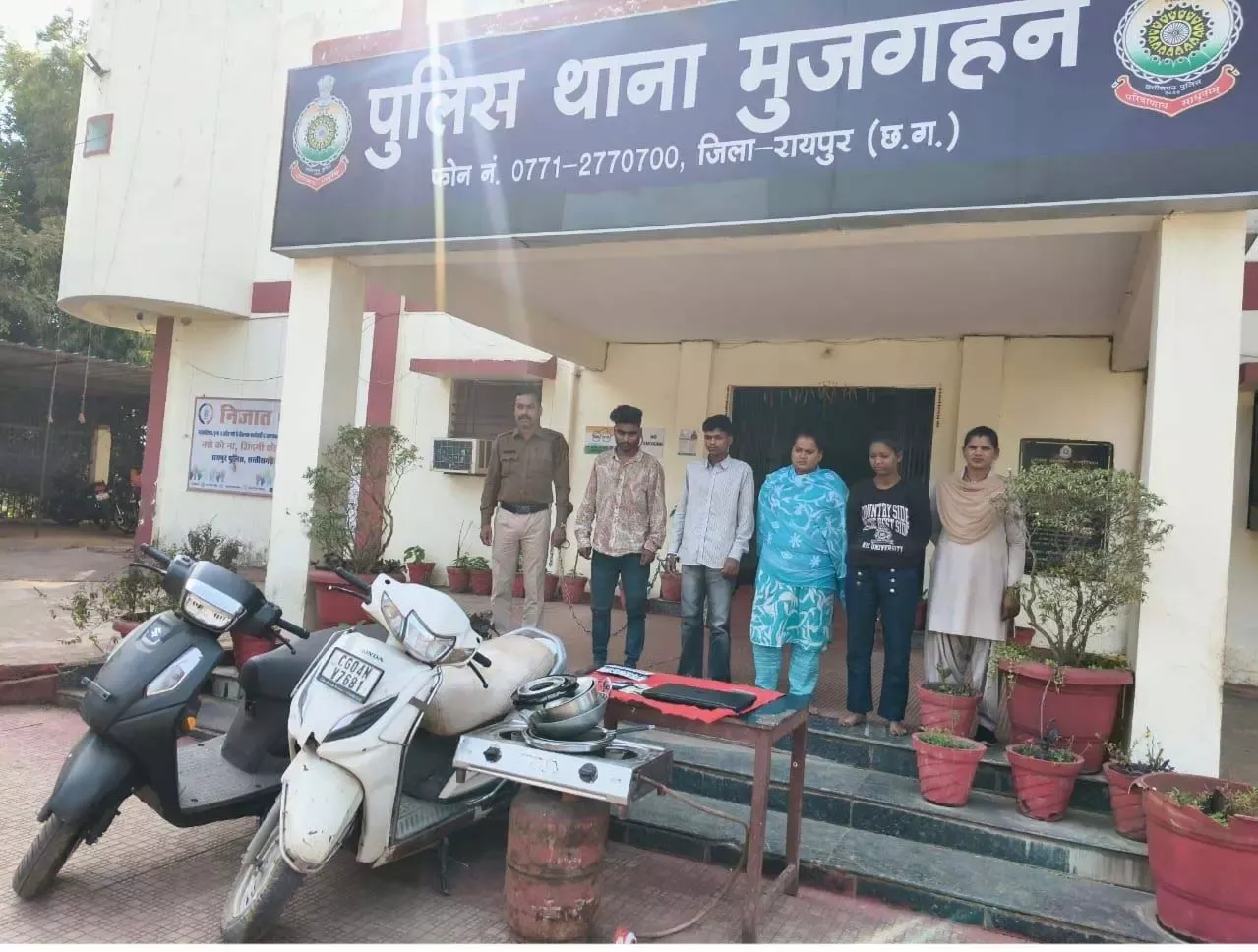 कमल विहार अपार्टमेंट डकैती का पर्दाफाश: खुद को पुलिस बताकर भाई-बहनों को बंधक बनाया; 2 महिलाओं समेत 5 गिरफ्तार