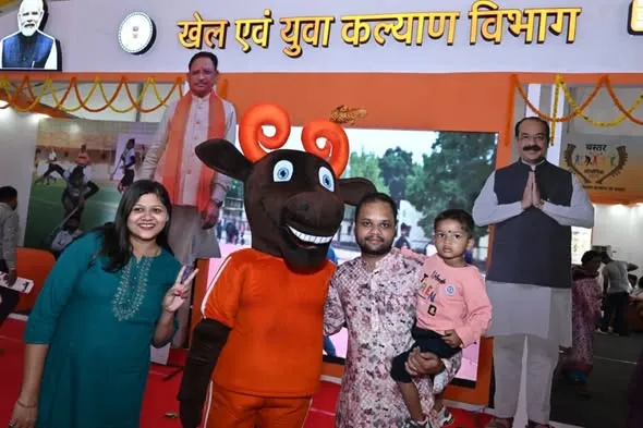 छत्तीसगढ़ राज्योत्सव में दिखा खेलों का जलवा, 'बस्तर ओलंपिक' स्टॉल पर उमड़ी युवाओं की भीड़