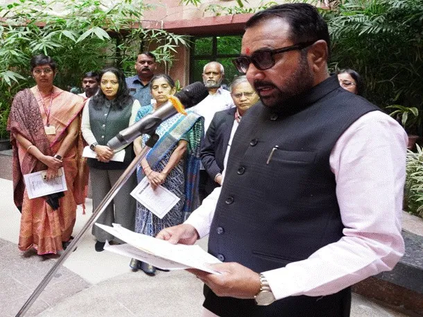 वंदे मातरम के 150 वर्ष पूरे: आयुष मंत्रालय ने किया सामूहिक गायन, कहा—यह राष्ट्रीय जागरण का कालातीत प्रतीक