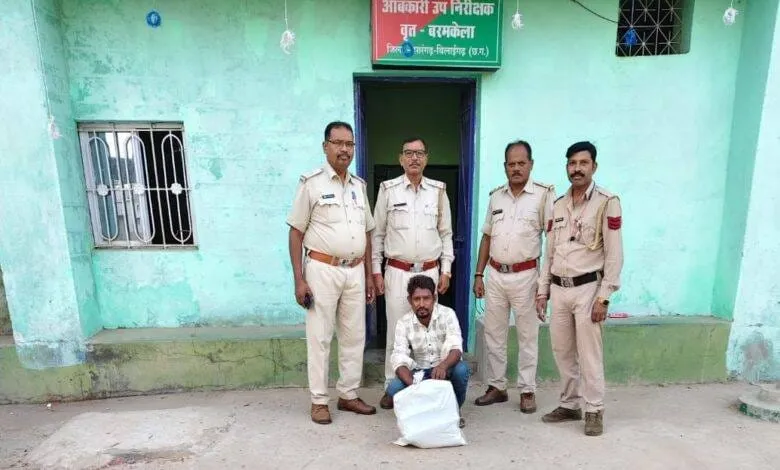 बरपाली में आबकारी विभाग की कार्रवाई, 14 लीटर अवैध महुआ शराब जब्त