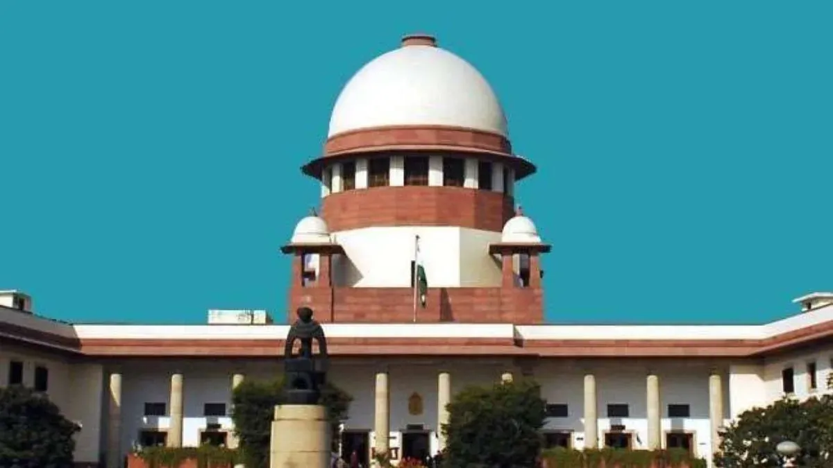 विदेशी नागरिक फर्जी दस्तावेजों पर जमानत लेकर हो रहे फरार; सुप्रीम कोर्ट सख्त, केंद्र और UIDAI से मांगा जवाब
