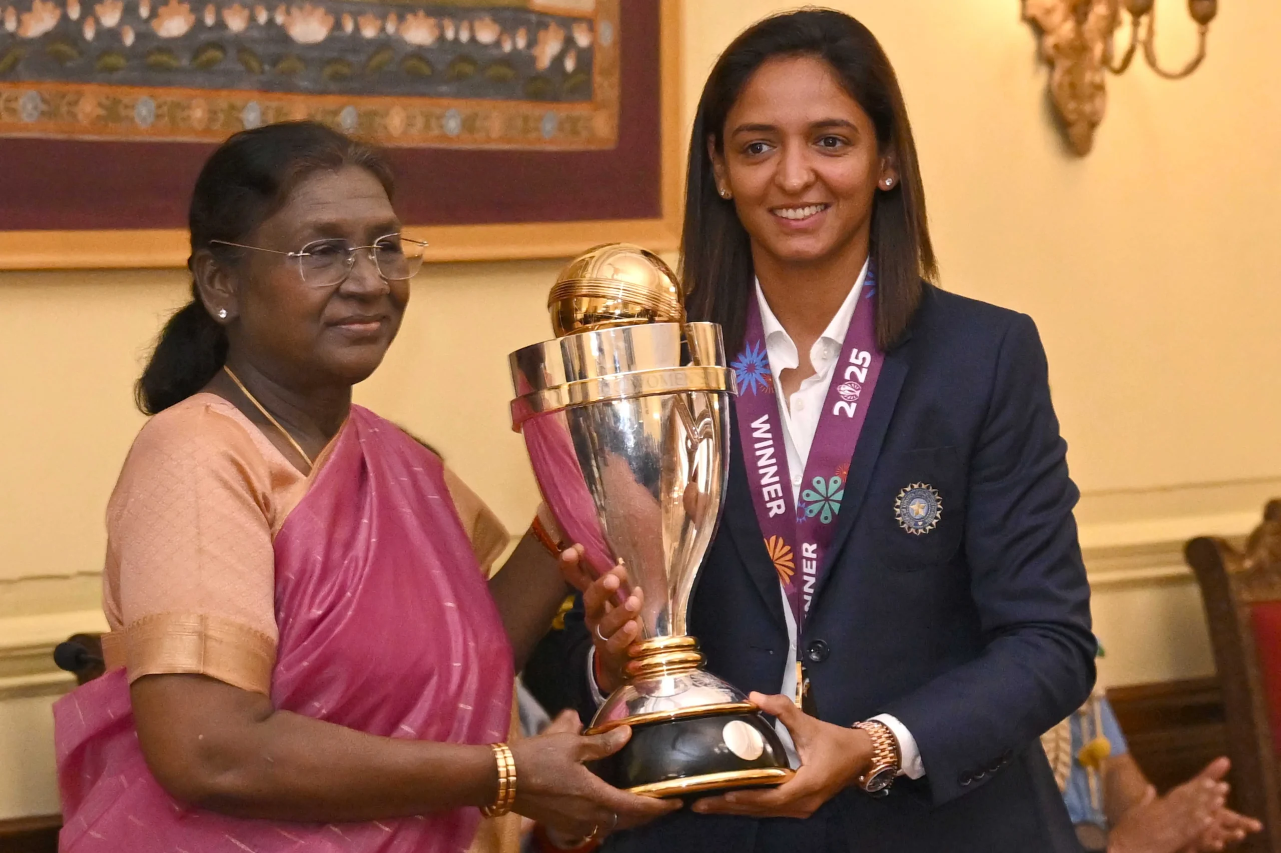 भारतीय महिला क्रिकेट टीम ने राष्ट्रपति से की मुलाकात