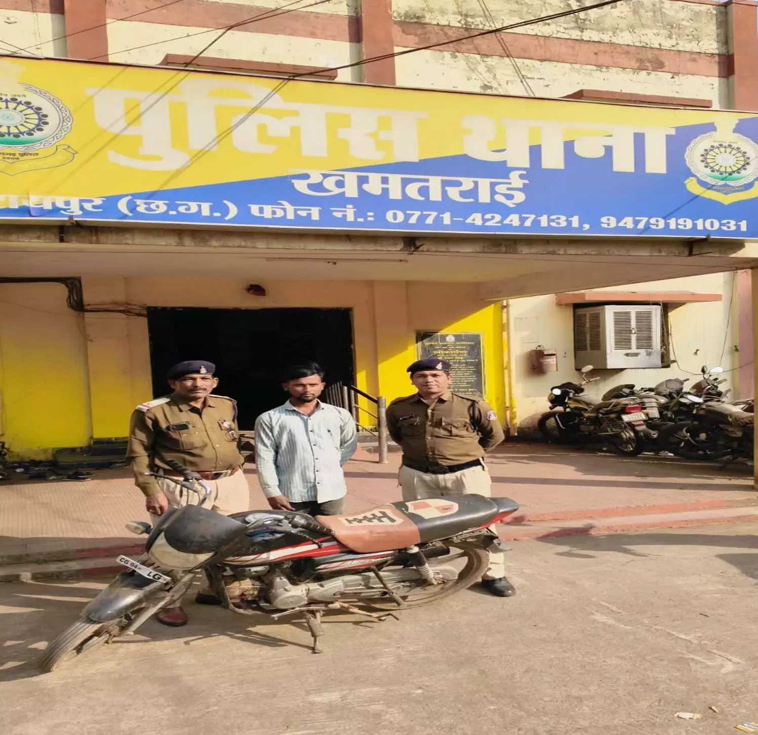 चोरी की बाइक के साथ शातिर चोर गिरफ्तार