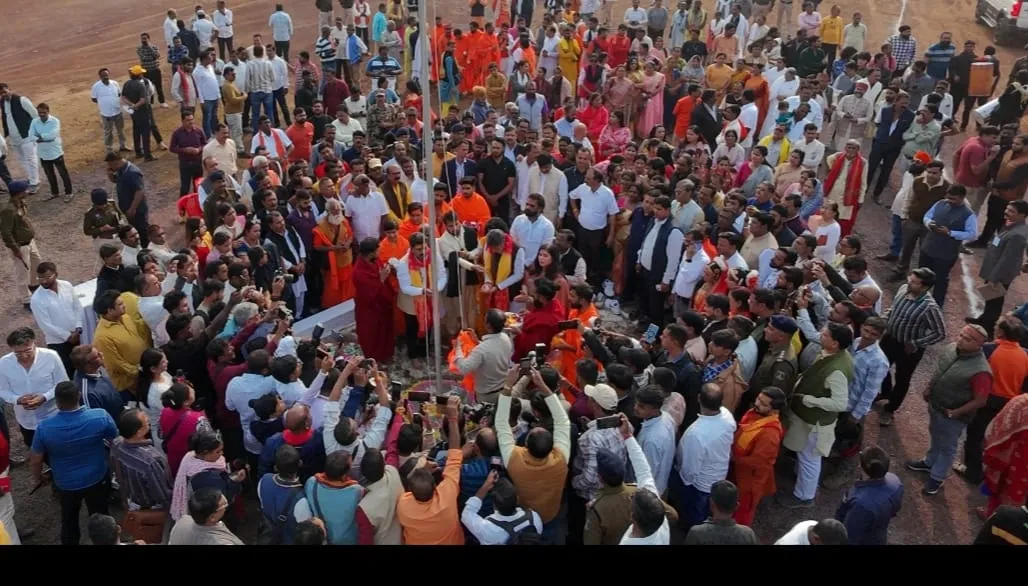 भिलाई में बाबा बागेश्वर की हनुमंत कथा का शंखनाद: जयंती स्टेडियम में फहराया भगवा, डिप्टी सीएम बोले- सुरक्षा और सुविधाओं में नहीं होगी कमी