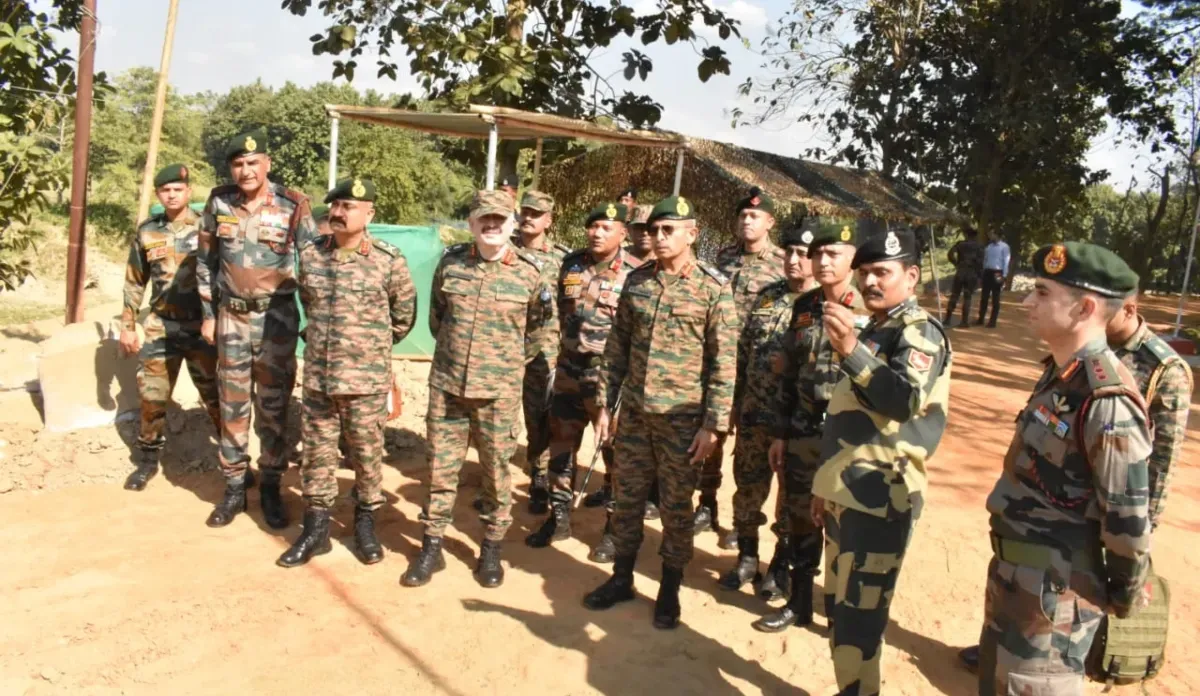 बांग्लादेश में तनाव: पूर्वी आर्मी कमांडर ने किया सीमा दौरा