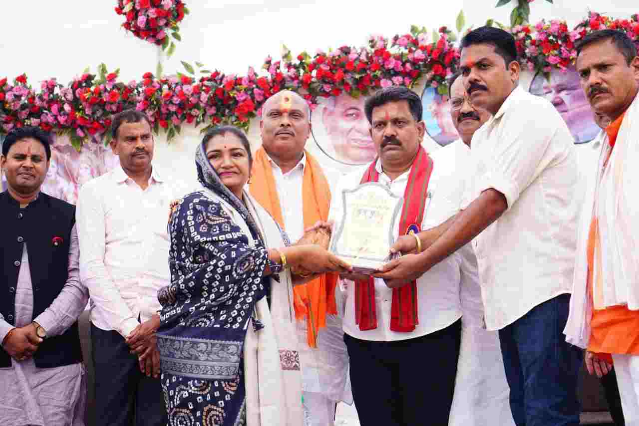 जामगांव में चंद्रनाहु कुर्मी समाज का 56वाँ अधिवेशन में  डिप्टी CM विजय शर्मा हुए शामिल