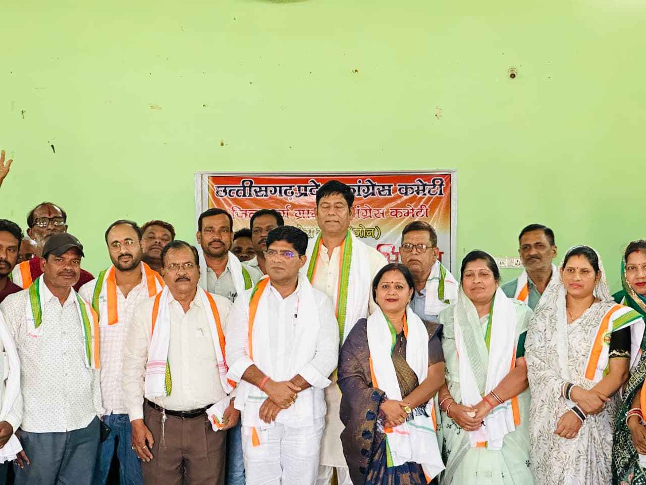 दुर्ग ग्रामीण में कांग्रेस का ताबड़तोड़ दौरा, जिलाध्यक्ष राकेश ठाकुर ने संभाली कमान