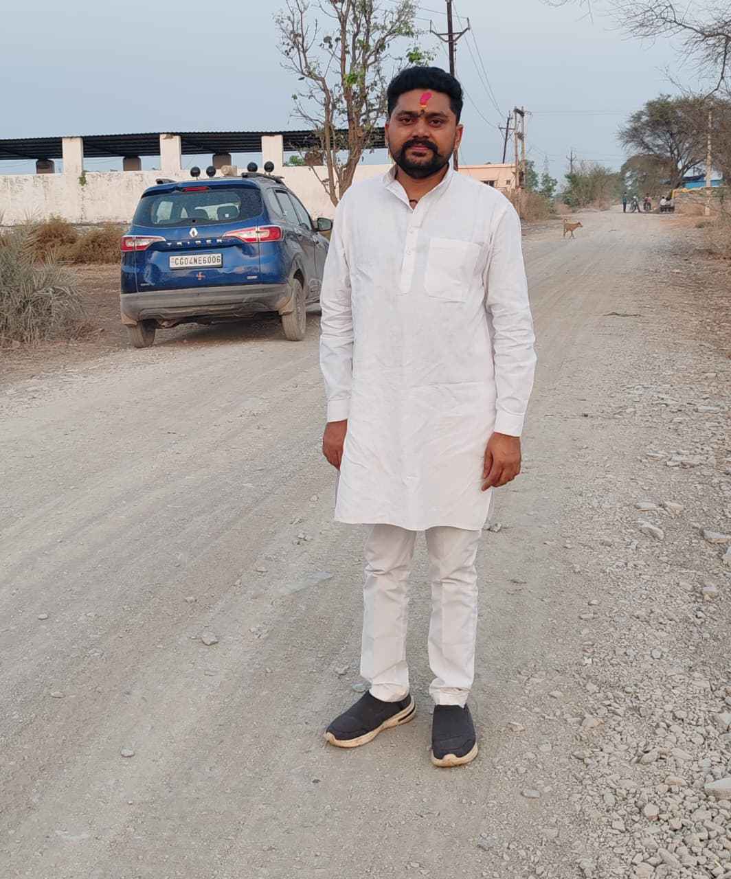 महासमुंद: अछोली में धूल का गुबार और खस्ताहाल सड़कों से लोग बेहाल, भाजपा नेता अशवंत तुषार साहू ने उठाई सड़क निर्माण की मांग
