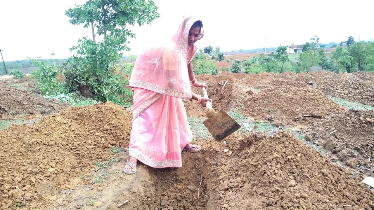 125 दिन रोजगार और 300 रुपये मजदूरी से बदली रानी सिंह की जिंदगी