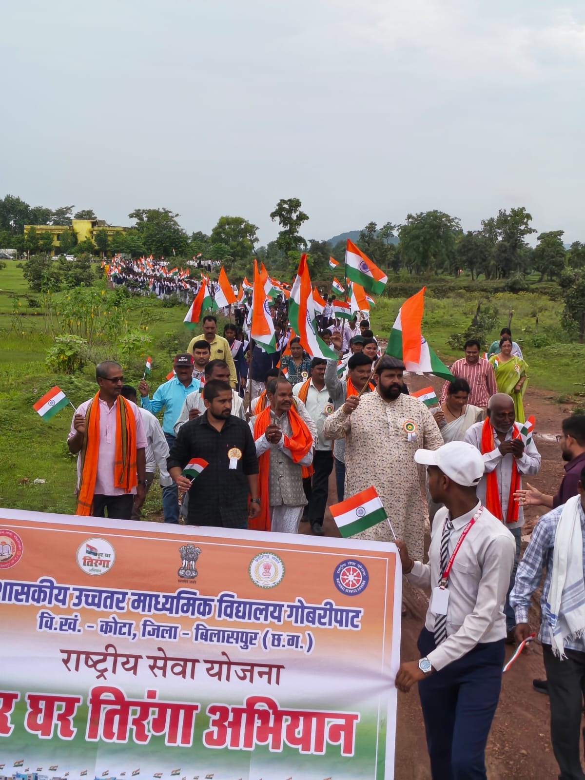 बिलासपुर: नन्हे हाथों में तिरंगा और दिल में जल बचाने का संकल्प, प्रबल प्रताप सिंह जूदेव के साथ बच्चों ने भरी हुंकार